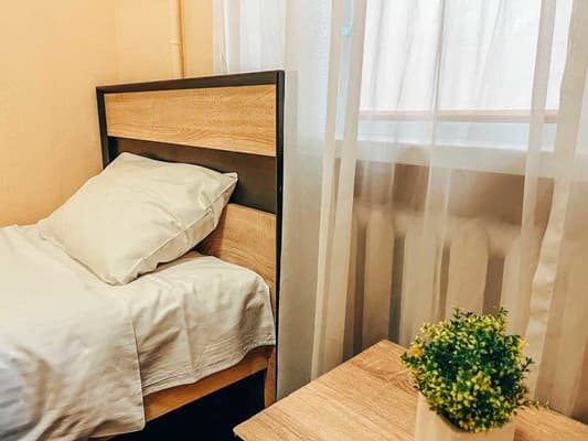 Возле метро Вокзальная на ул. Богдановская 13
